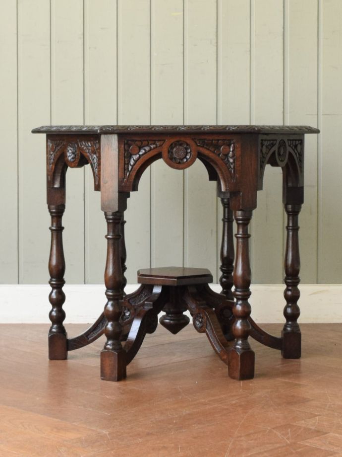 コーヒーテーブルの側面