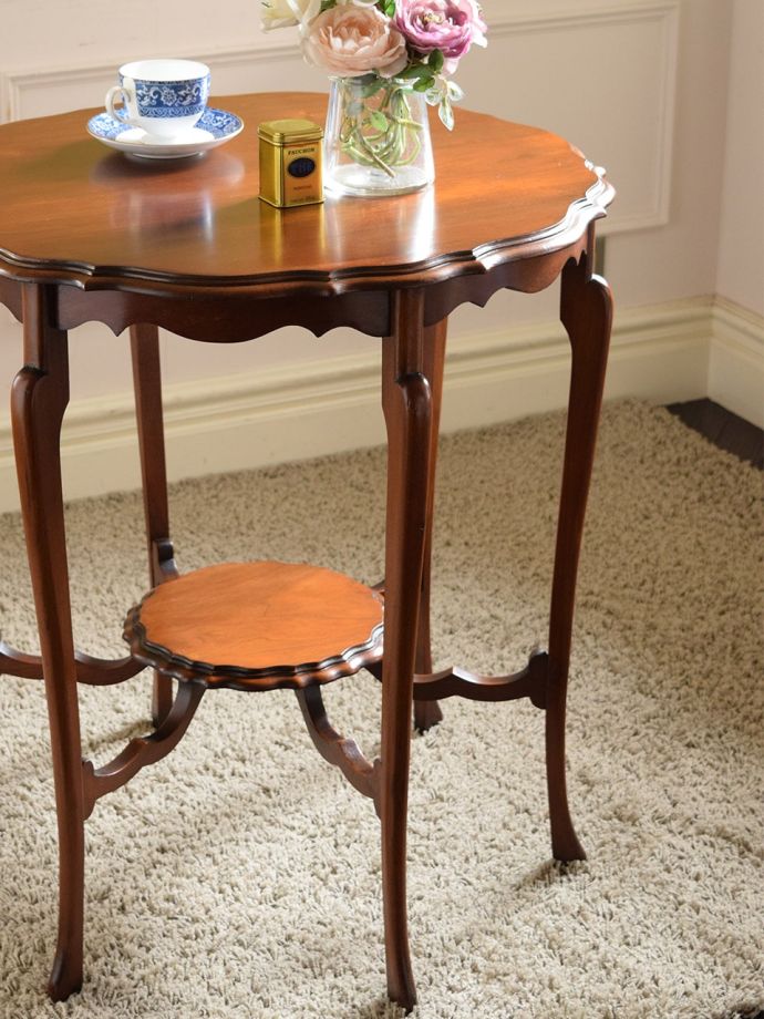 英国のアンティーク家具らしいデザイン