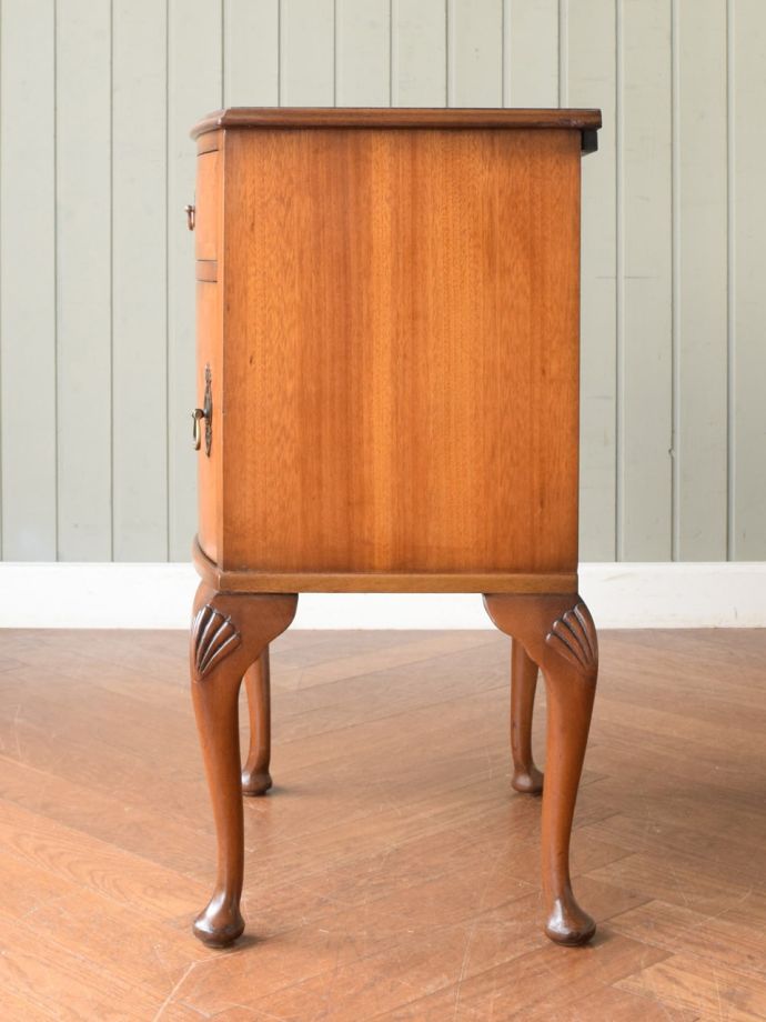 サイドキャビネットの側面