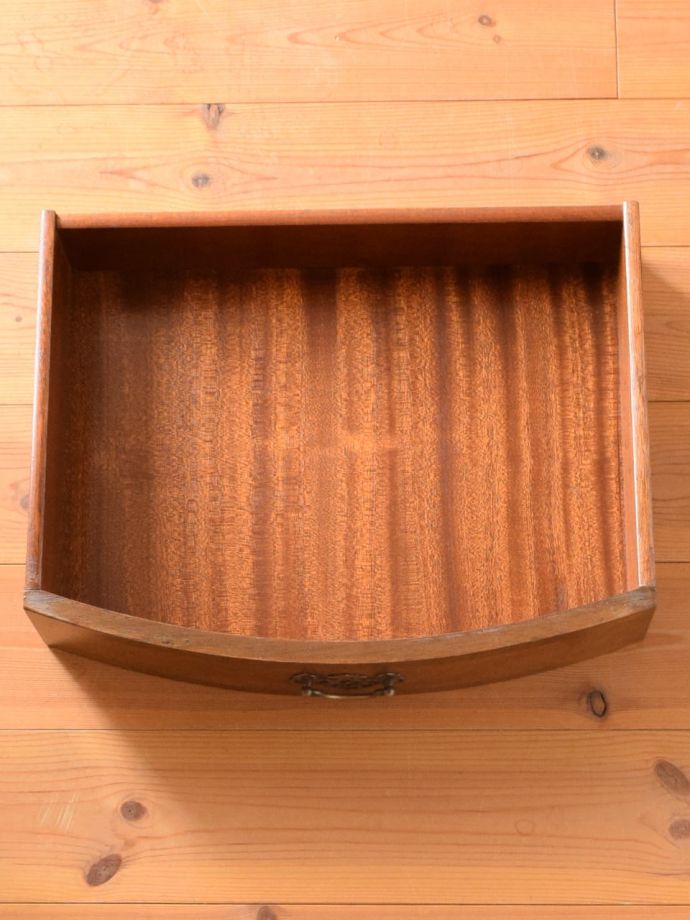 サイドキャビネットの引き出し