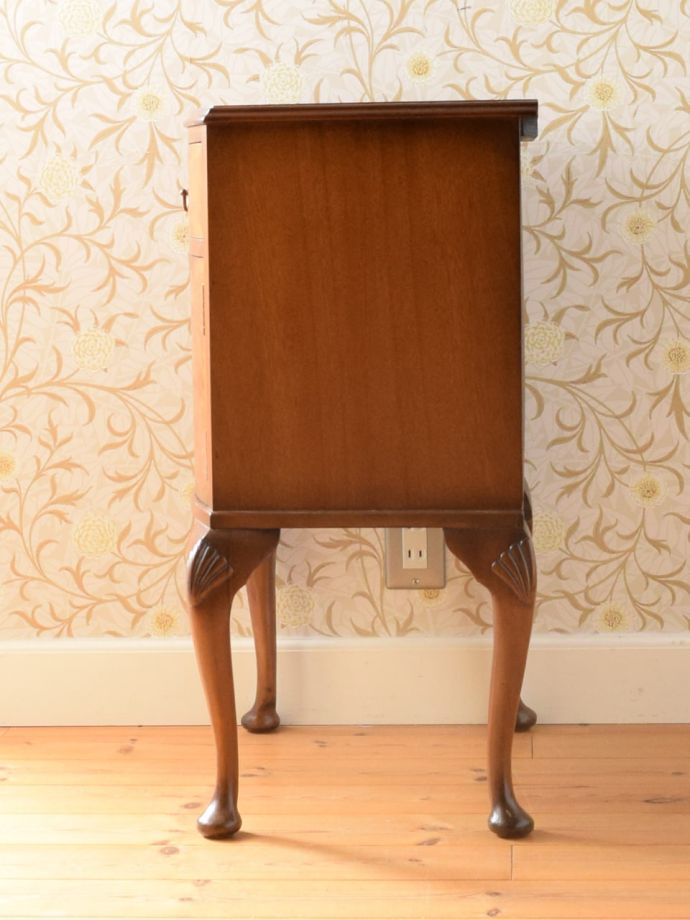 サイドキャビネットの側面