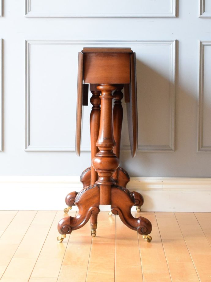 折り畳み式テーブルの側面