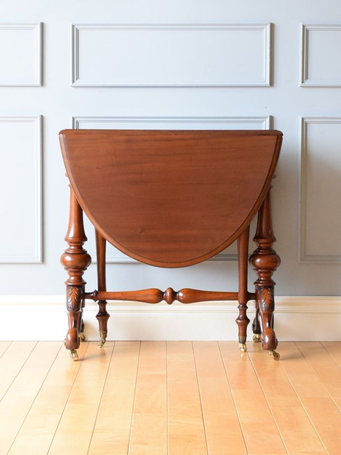 畳んだ時のゲートレッグテーブル