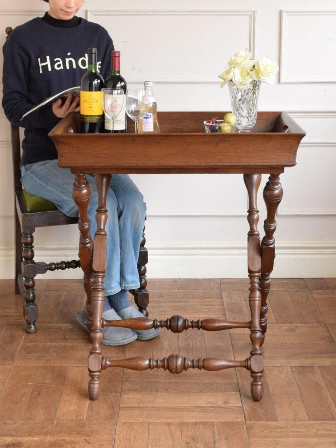 折り畳み式のホールディングテーブル