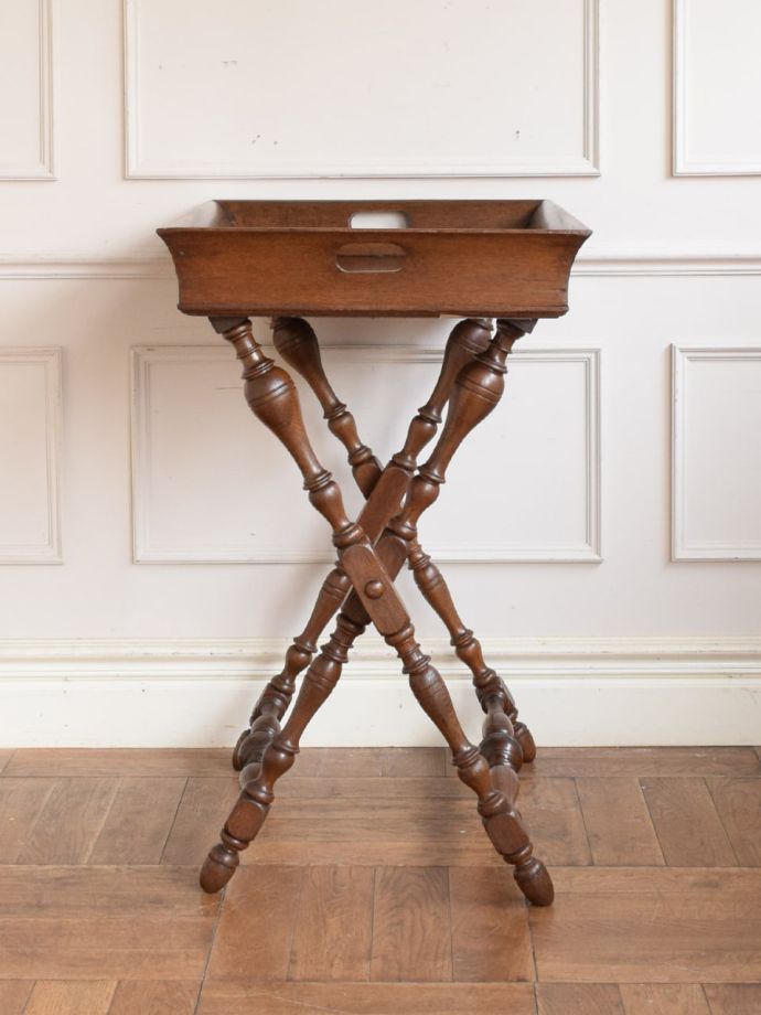 折り畳み式テーブルの側面