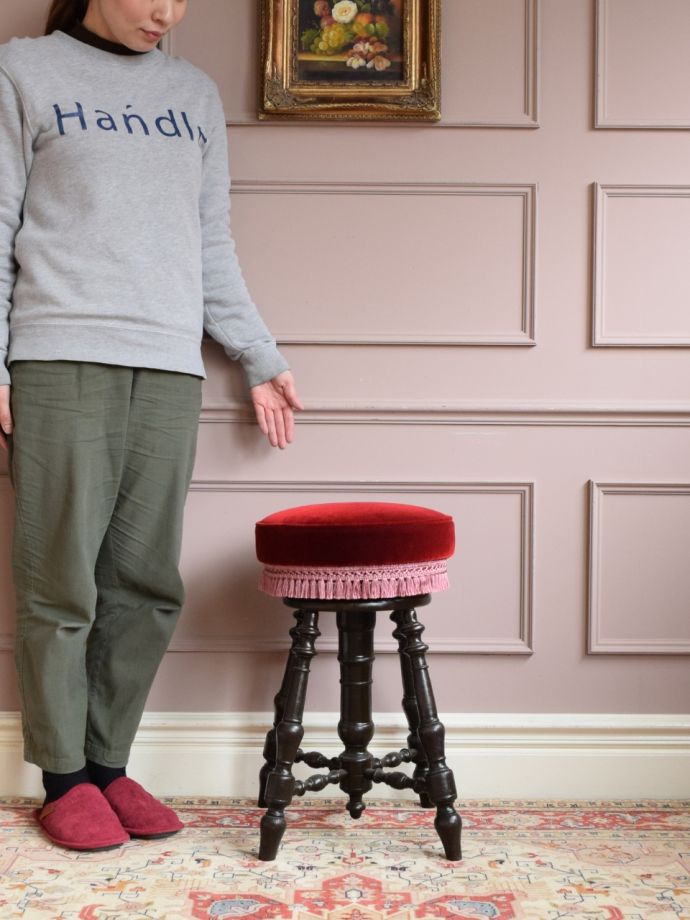 アンティークのピアノスツール