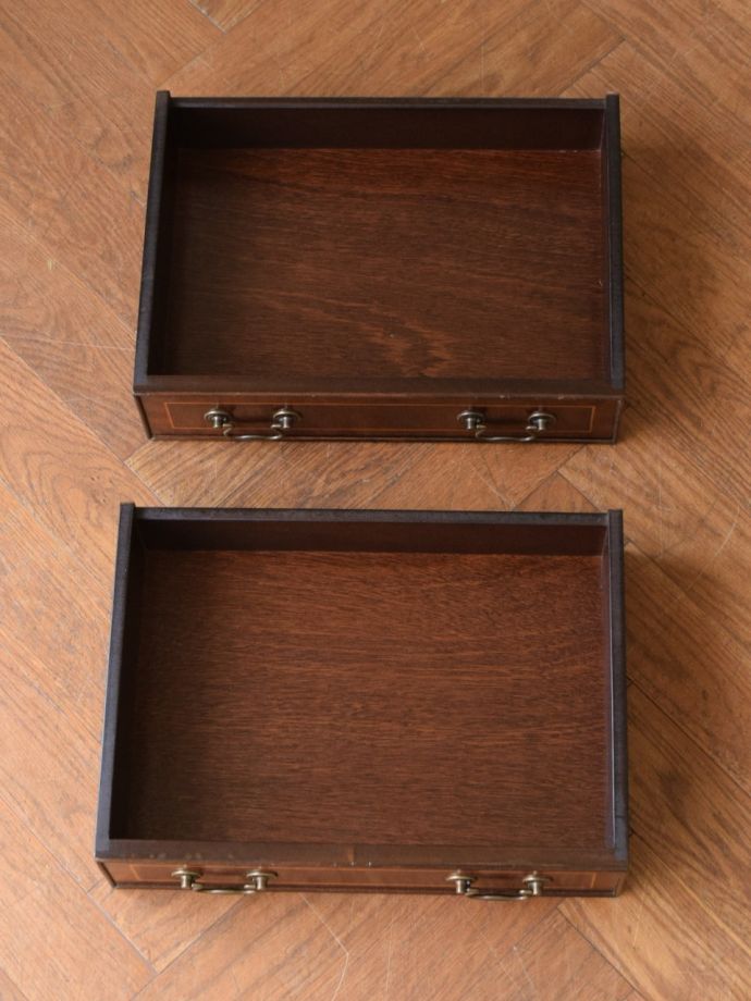 チェストの引き出しの中