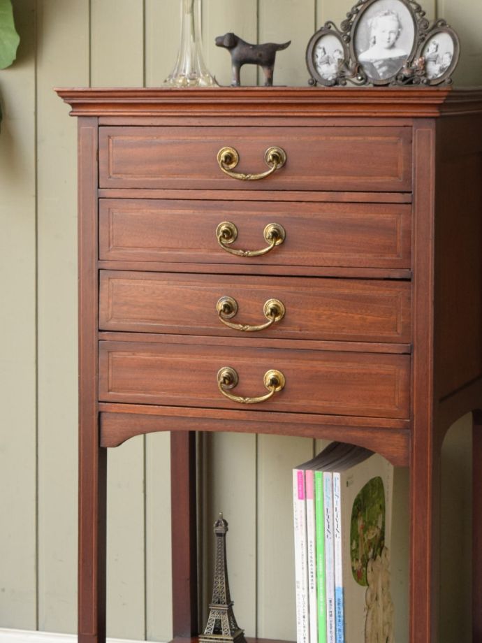 アンティーク家具らしさが漂うチェスト