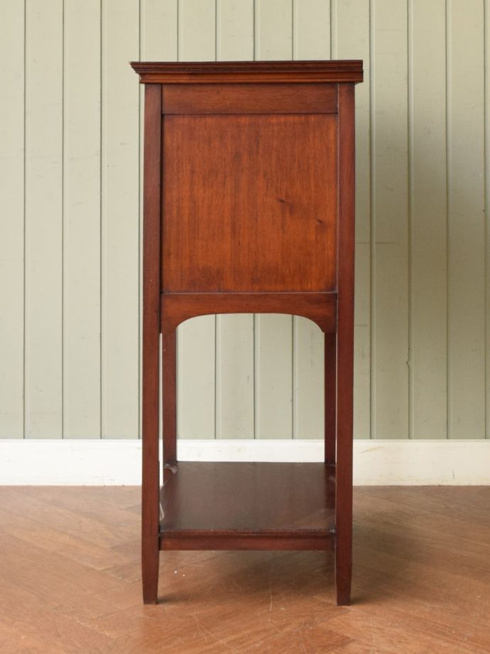 チェストの側面