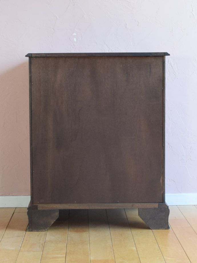 アンティークチェストの後ろ姿