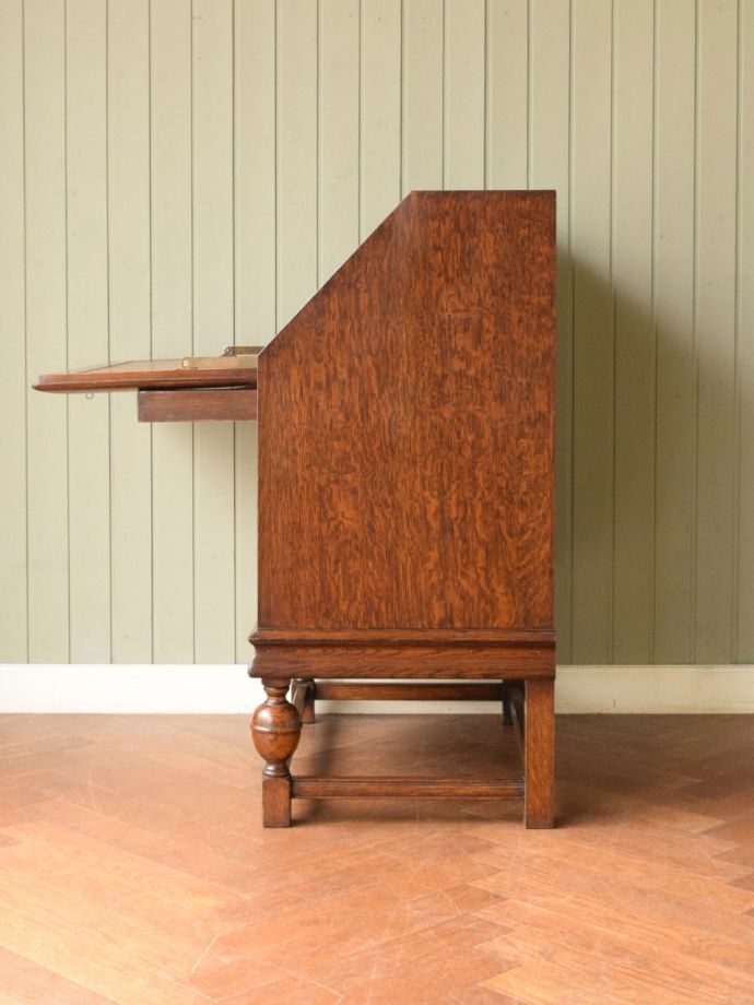 ライティングビューローの側面