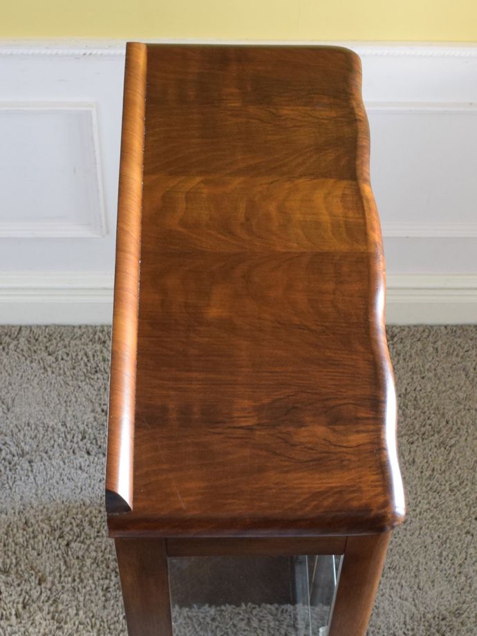 アンティークキャビネットの天板