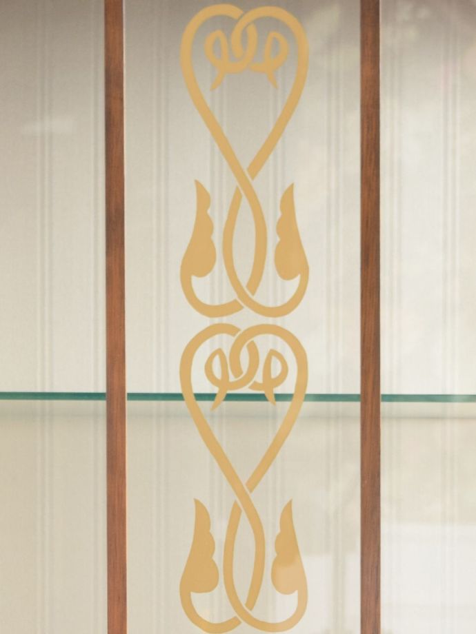 ガラス扉にある装飾