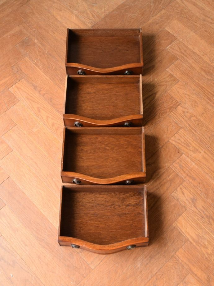 チェストの引き出しの中