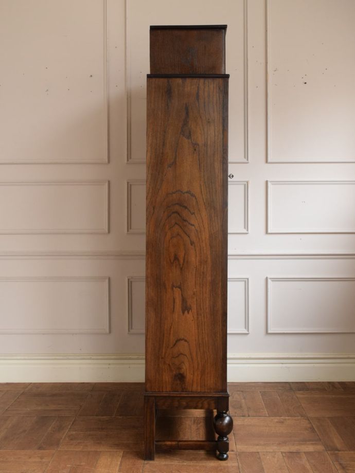 キャビネットの側面