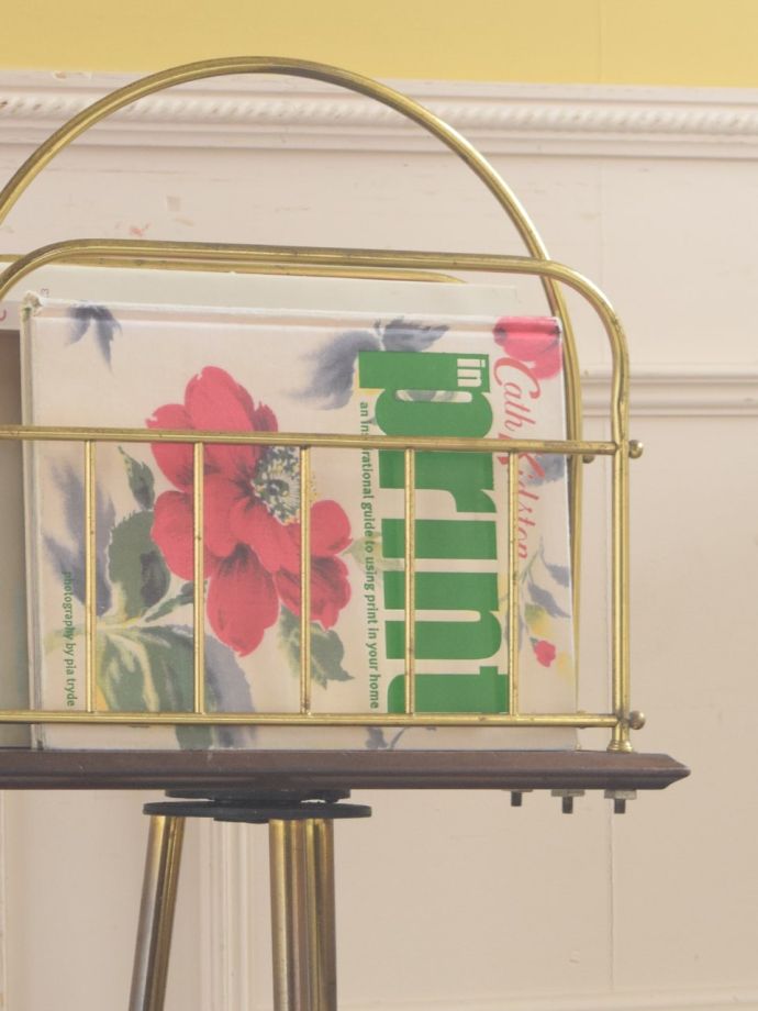 アンティークのおしゃれなマガジンラック