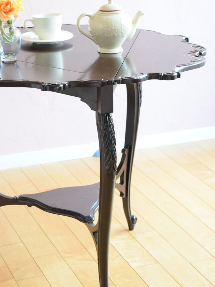 英国のアンティーク家具らしいデザイン