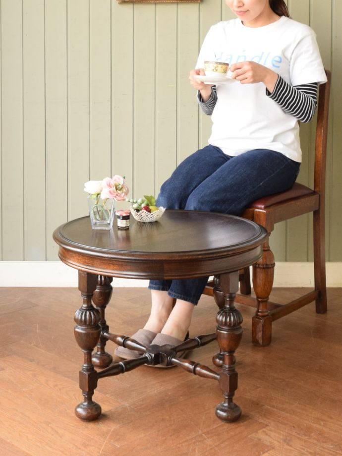 アンティークのコーヒーテーブル