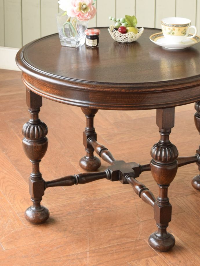 英国のアンティーク家具らしいデザイン