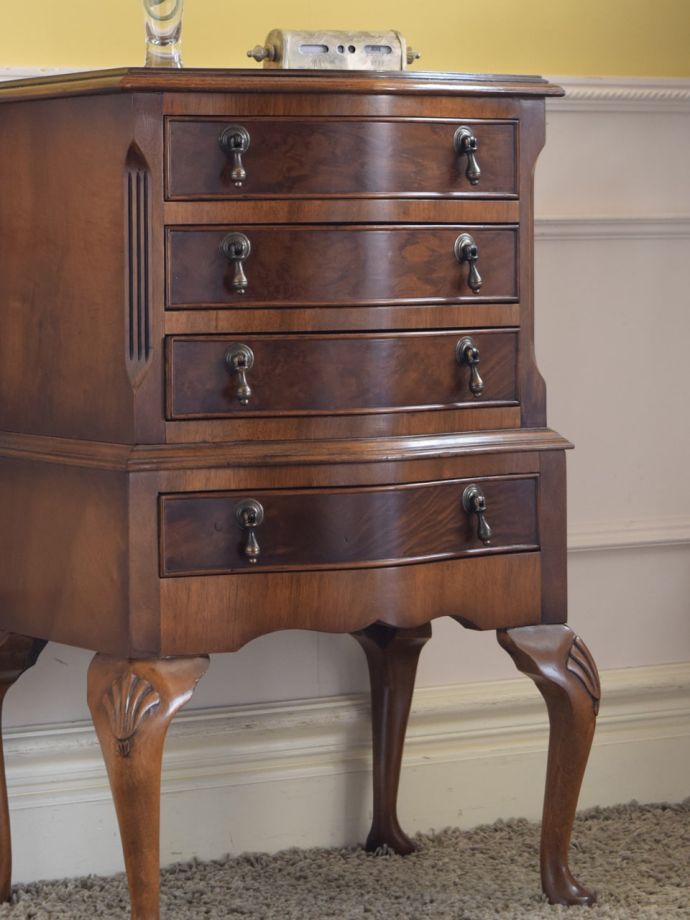 アンティークチェストの美しい木目