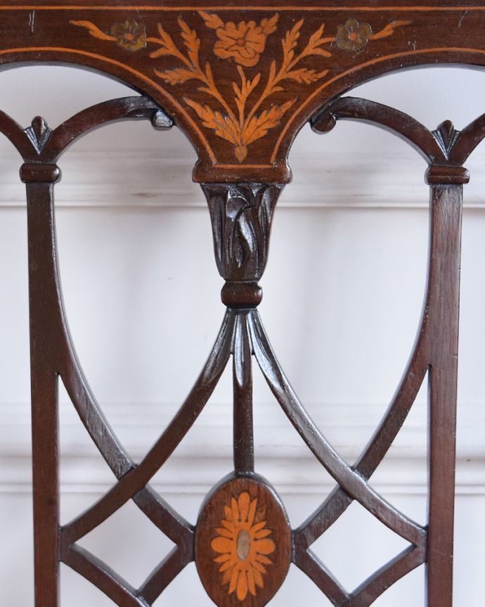 英国アンティークらしい装飾