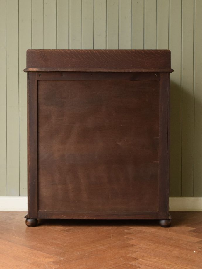 アンティークチェストの後ろ姿