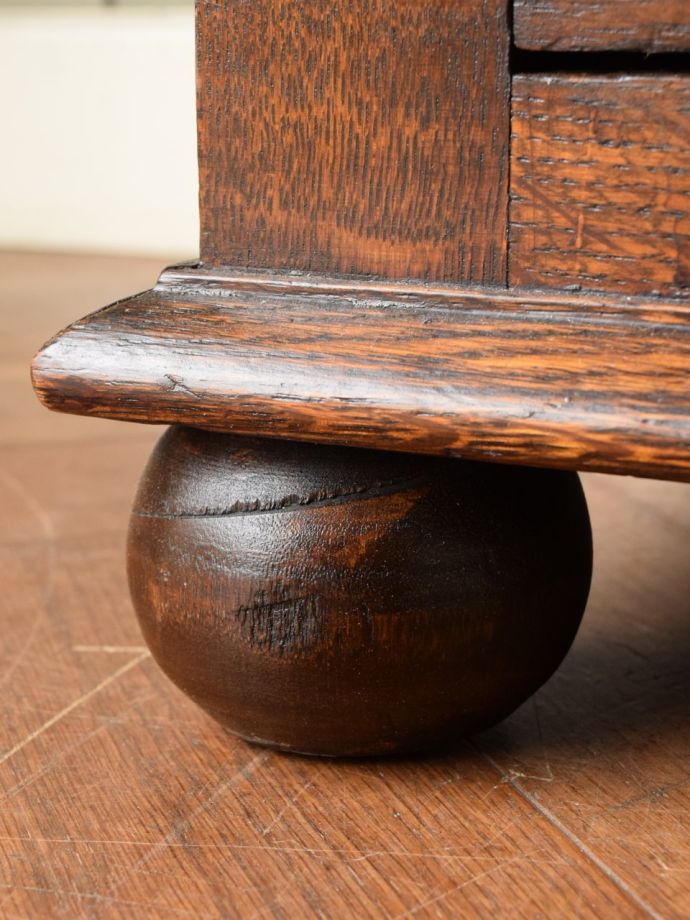 アンティーク家具の脚