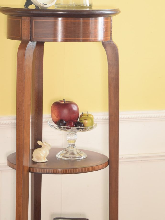 英国のアンティーク家具らしいデザイン