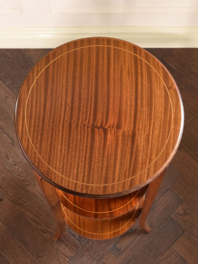 アンティークのプランツスタンドの天板