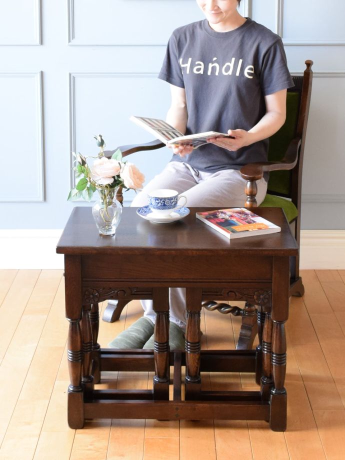 アンティークのネストテーブル