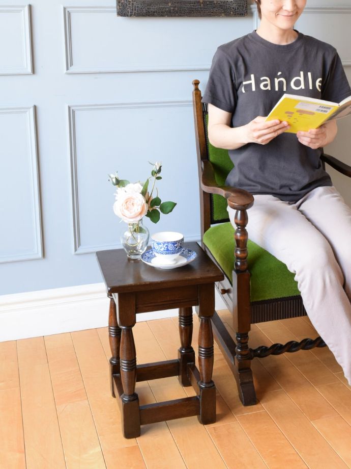 アンティークのネストテーブル