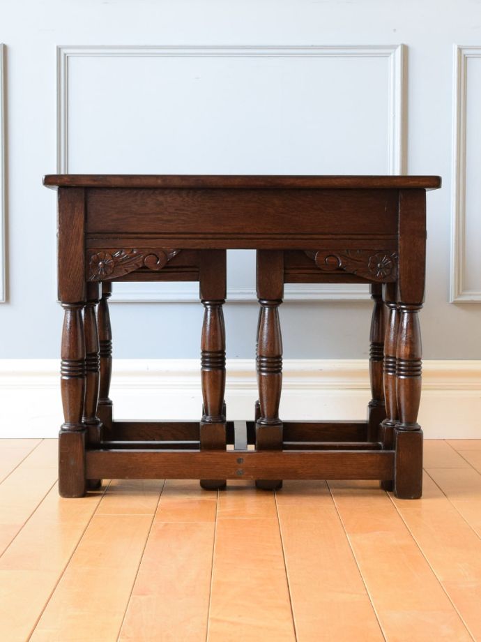 コーヒーテーブルの側面