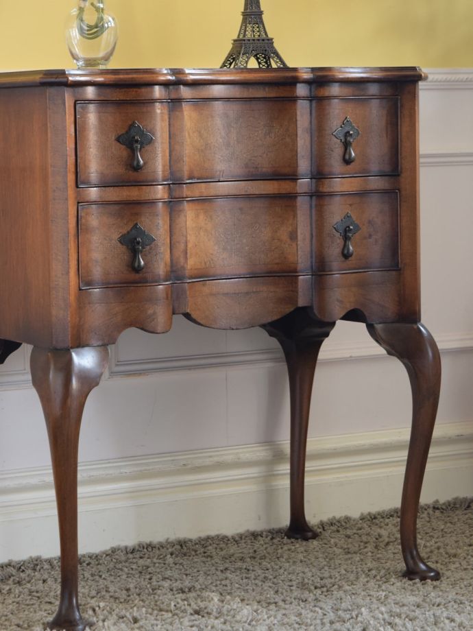 アンティークチェストの美しい木目