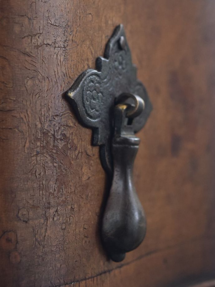 アンティークチェストの取っ手