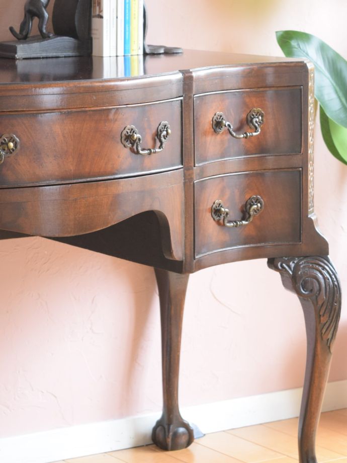 アンティークデスクの美しい木目