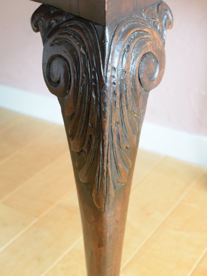 アンティークデスクの装飾