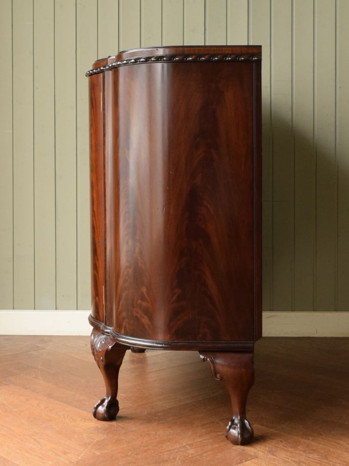 サイドボードの側面