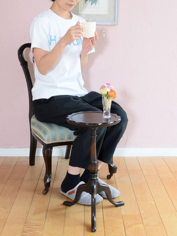 アンティークのワインテーブル