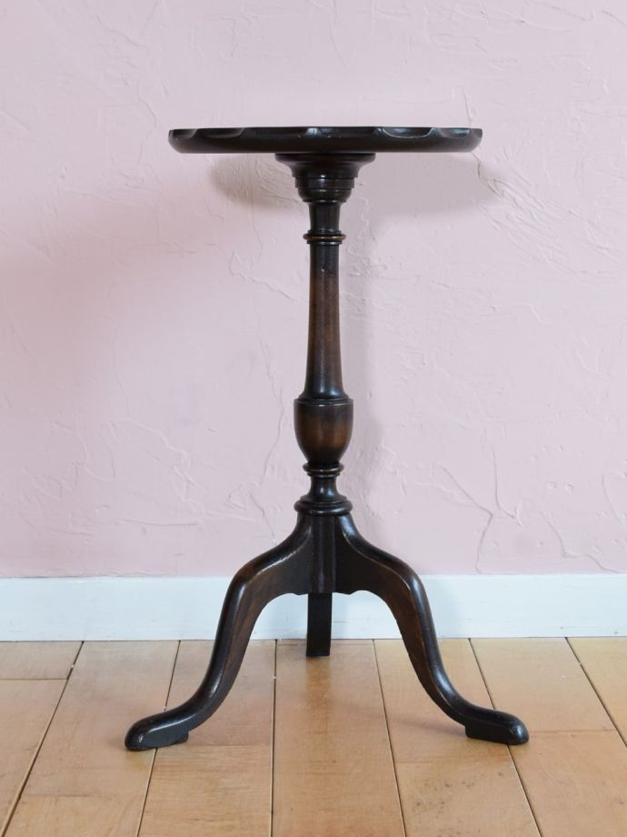 アンティークコーヒーテーブルの側面