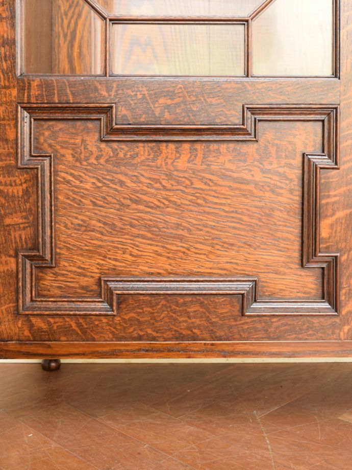 アンティーク家具らしい装飾