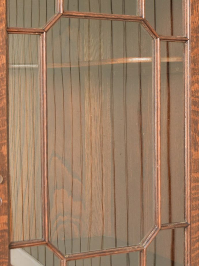 アンティーク家具らしい装飾