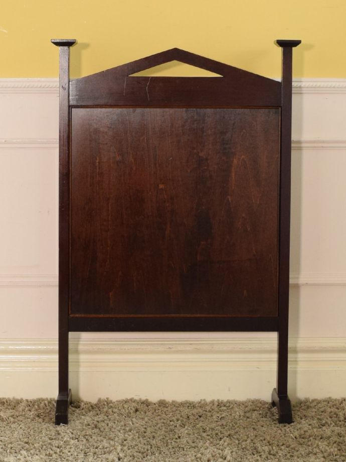 スクリーンの後ろ姿