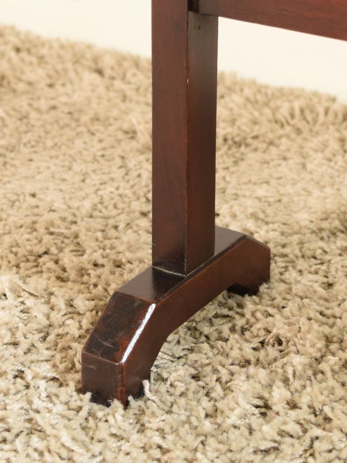 スクリーンの脚