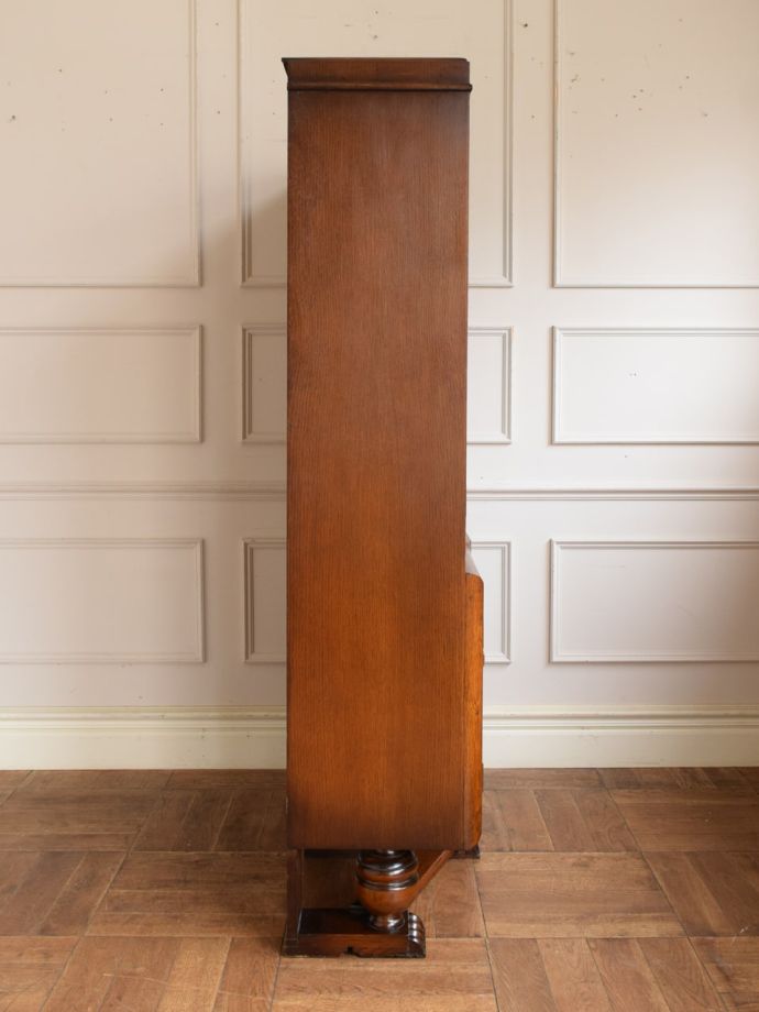 キャビネットの側面