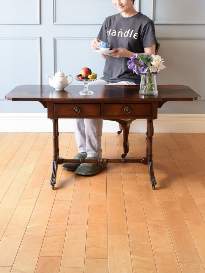 伸長式のコーヒーテーブル