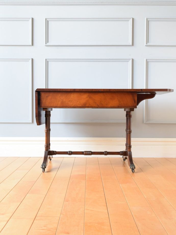 伸長式天板を片方開くと