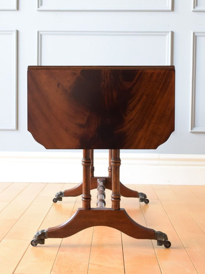 折り畳み式テーブルの反対側