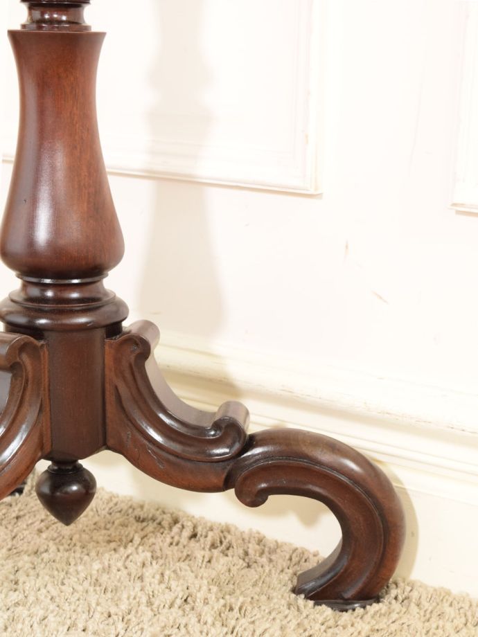 スクリーンの脚