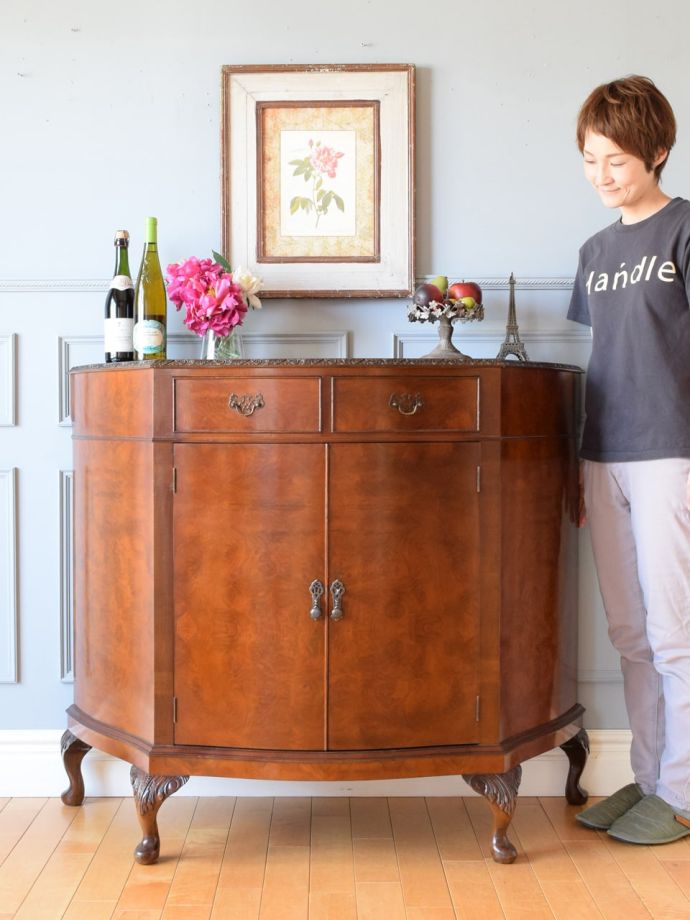 英国アンティークのサイドボード