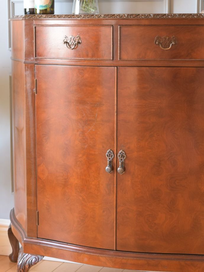 アンティーク家具らしい美しい杢目